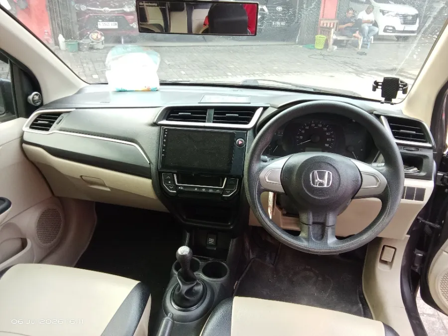 Foto Mobil Bekas Dashboard Honda Mobilio 1.5 E tahun 2018
