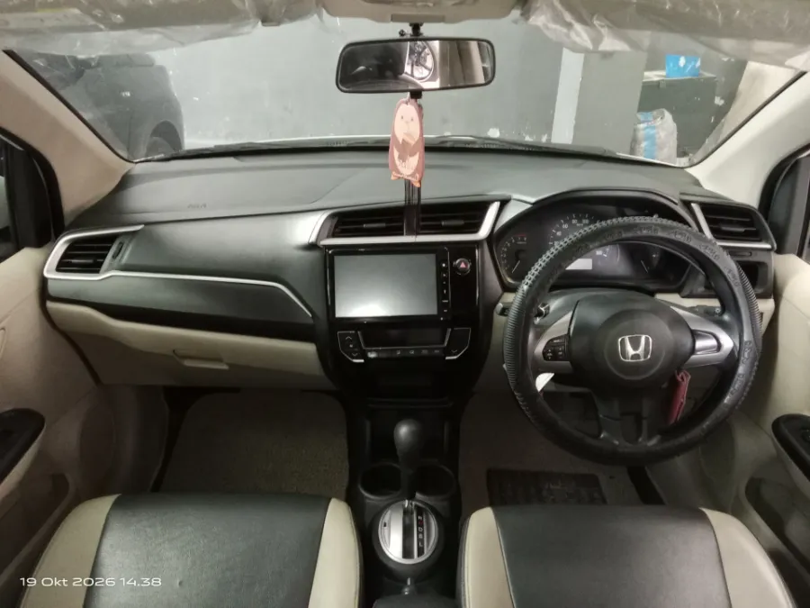 Foto Mobil Bekas Dashboard Honda Mobilio 1.5 E tahun 2018