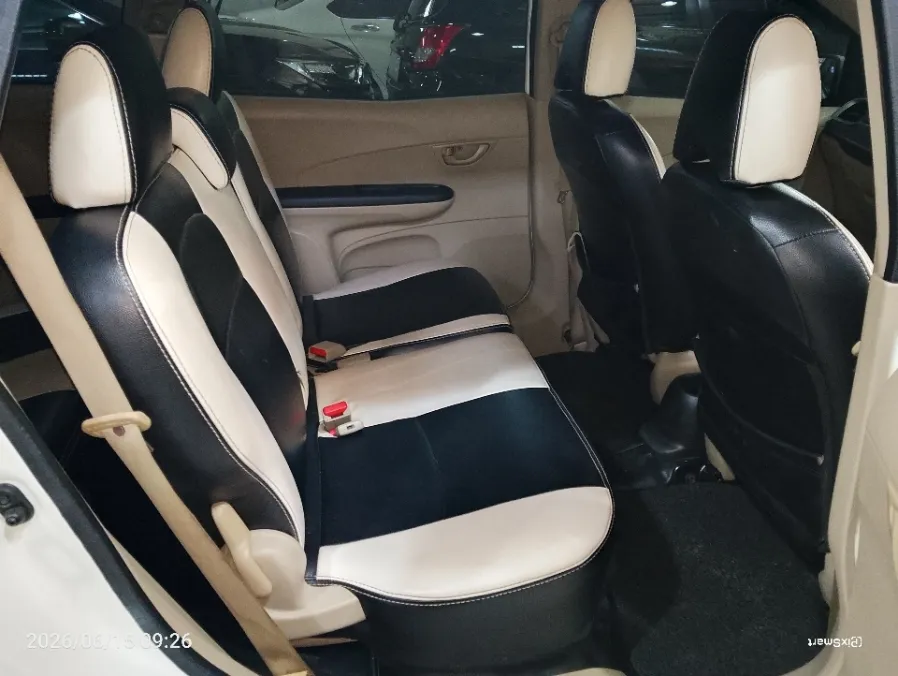 Foto Mobil Bekas Kabin Belakang Honda Mobilio 1.5 E tahun 2018