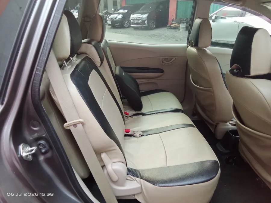 Foto Mobil Bekas Kabin Belakang Honda Mobilio 1.5 E tahun 2018