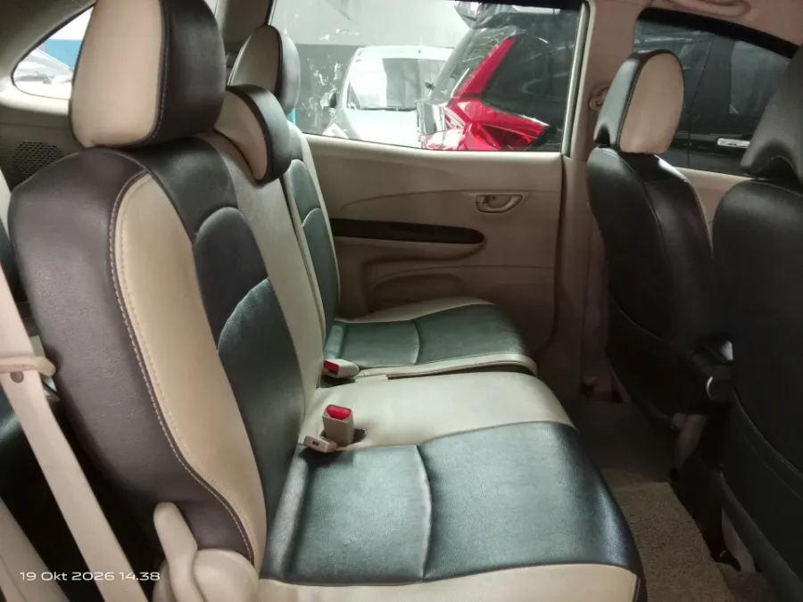 Foto Mobil Bekas Kabin Belakang Honda Mobilio 1.5 E tahun 2018