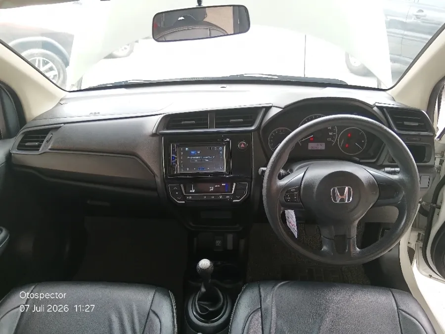 Foto Mobil Bekas Dashboard Honda Mobilio 1.5 E tahun 2019