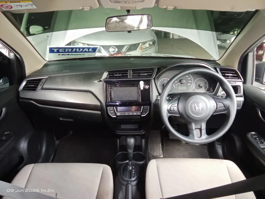 Foto Mobil Bekas Dashboard Honda Mobilio 1.5 E tahun 2019