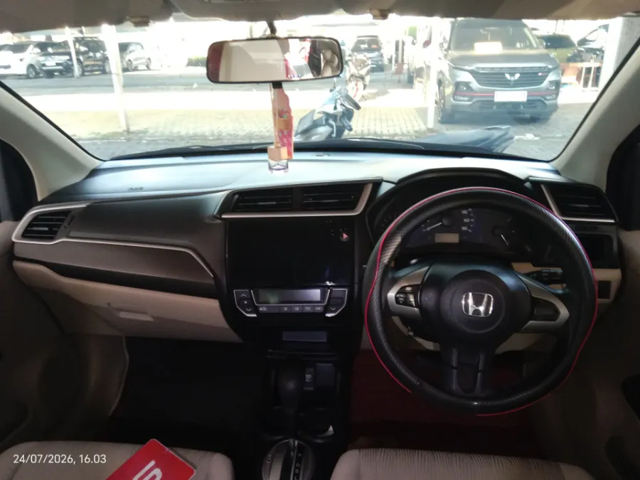 Foto Mobil Bekas Dashboard Honda Mobilio 1.5 E tahun 2019