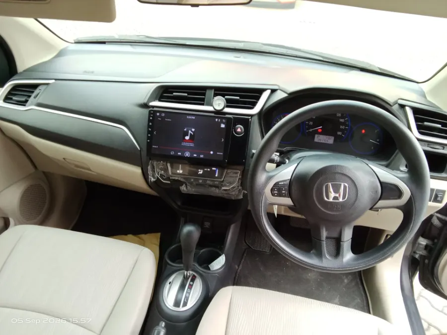 Foto Mobil Bekas Dashboard Honda Mobilio 1.5 E tahun 2019