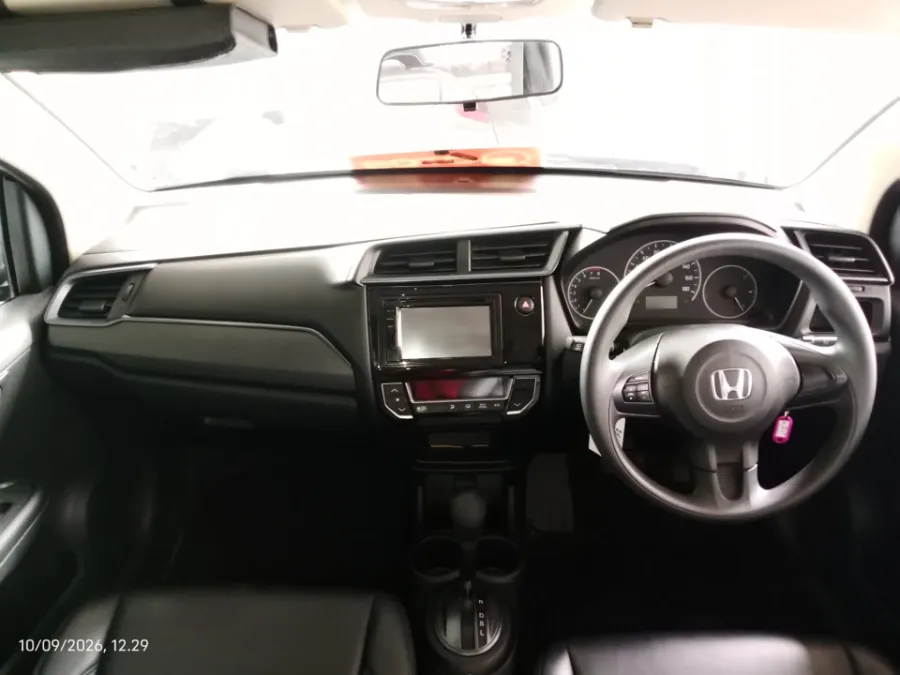 Foto Mobil Bekas Dashboard Honda Mobilio 1.5 E tahun 2019