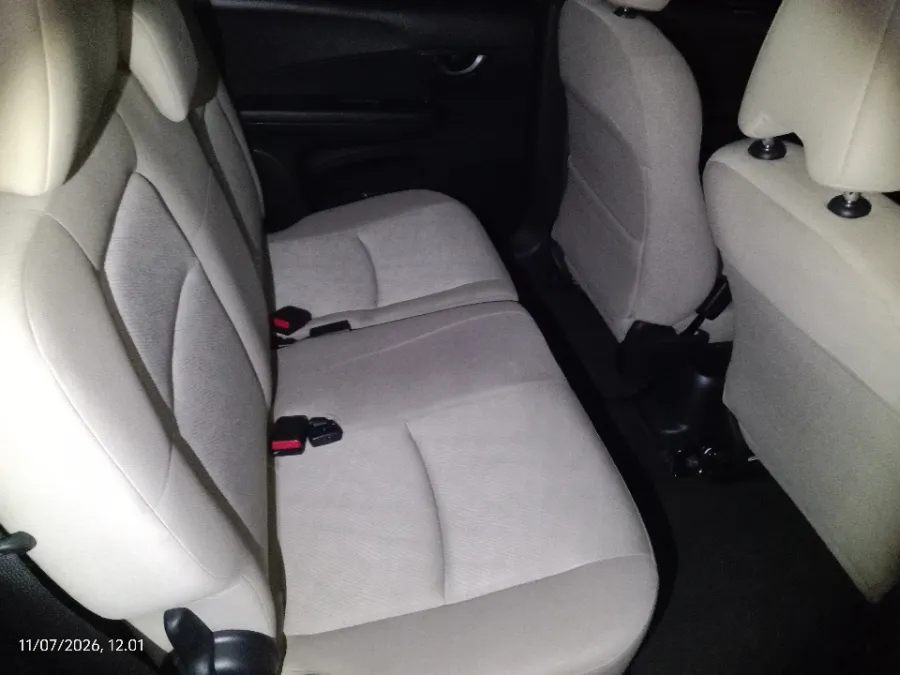 Foto Mobil Bekas Kabin Belakang Honda Mobilio 1.5 E tahun 2019