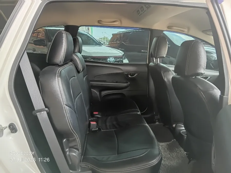Foto Mobil Bekas Kabin Belakang Honda Mobilio 1.5 E tahun 2019