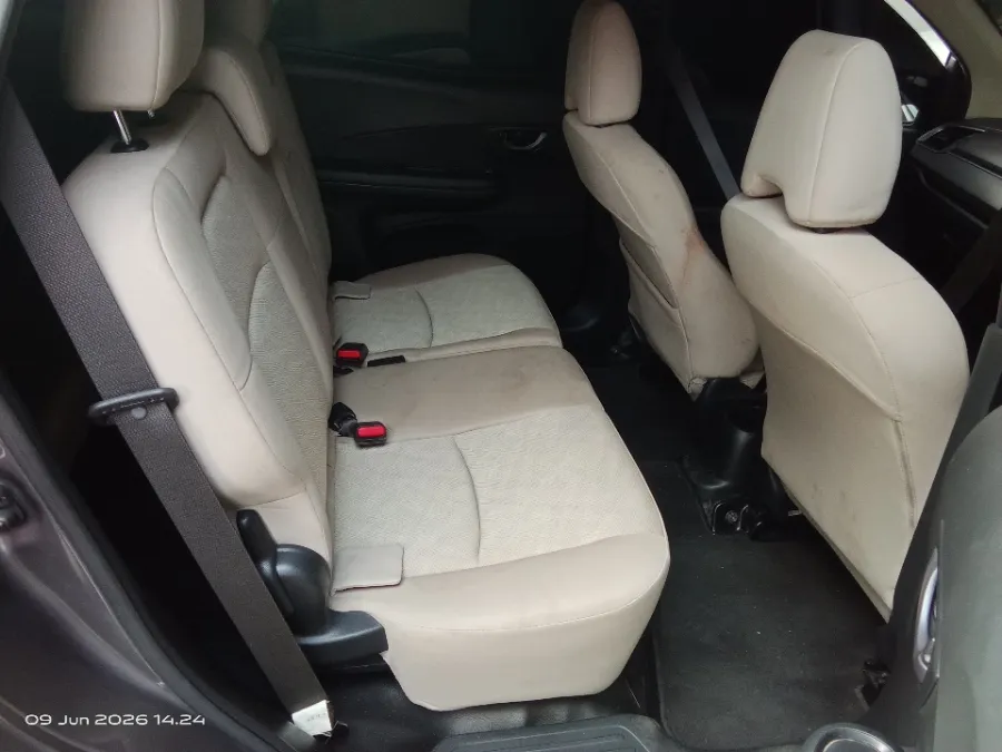 Foto Mobil Bekas Kabin Belakang Honda Mobilio 1.5 E tahun 2019