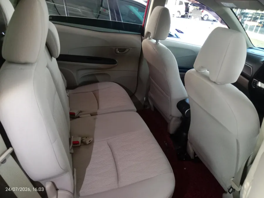 Foto Mobil Bekas Kabin Belakang Honda Mobilio 1.5 E tahun 2019