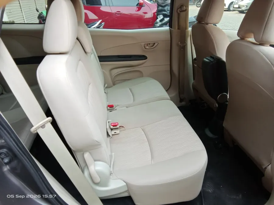 Foto Mobil Bekas Kabin Belakang Honda Mobilio 1.5 E tahun 2019