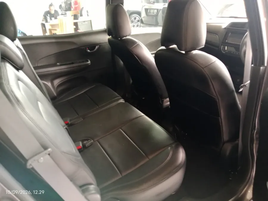 Foto Mobil Bekas Kabin Belakang Honda Mobilio 1.5 E tahun 2019