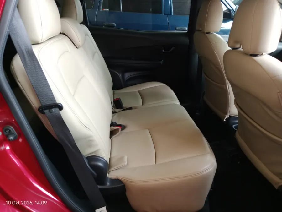 Foto Mobil Bekas Kabin Belakang Honda Mobilio 1.5 E tahun 2019