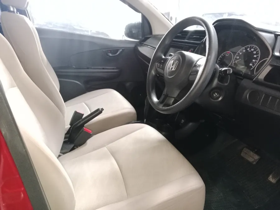 Foto Mobil Bekas Kabin Depan Honda Mobilio 1.5 E tahun 2019