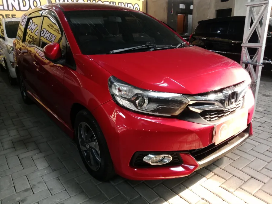 Foto Mobil Bekas Kanan Depan Honda Mobilio 1.5 E tahun 2019