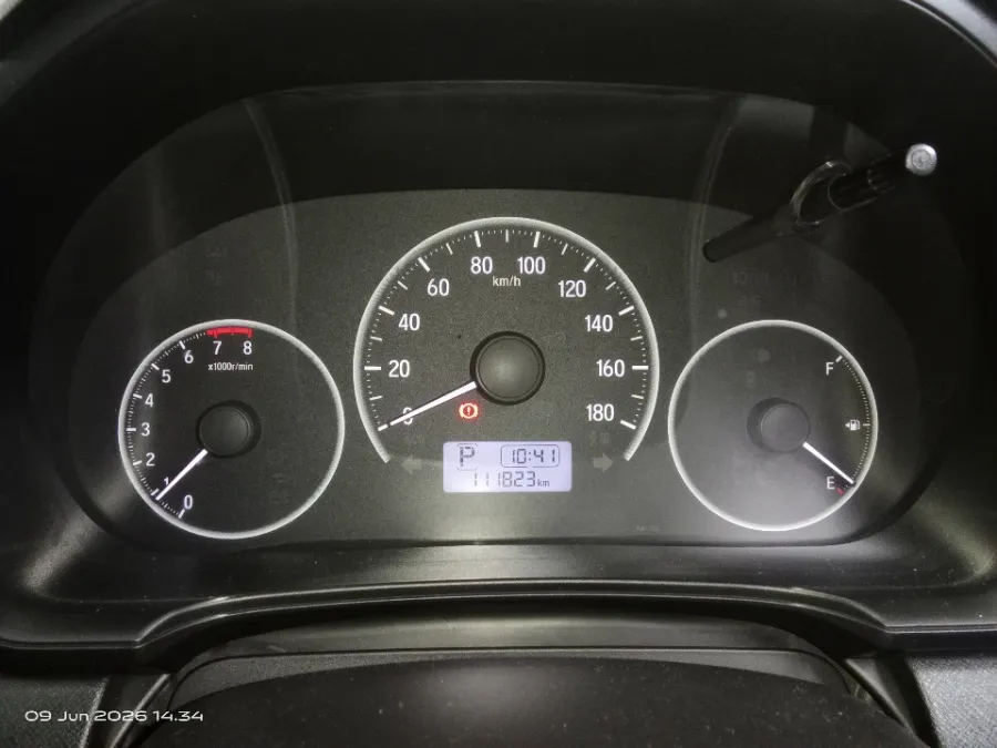 Foto Mobil Bekas Odometer Honda Mobilio 1.5 E tahun 2019