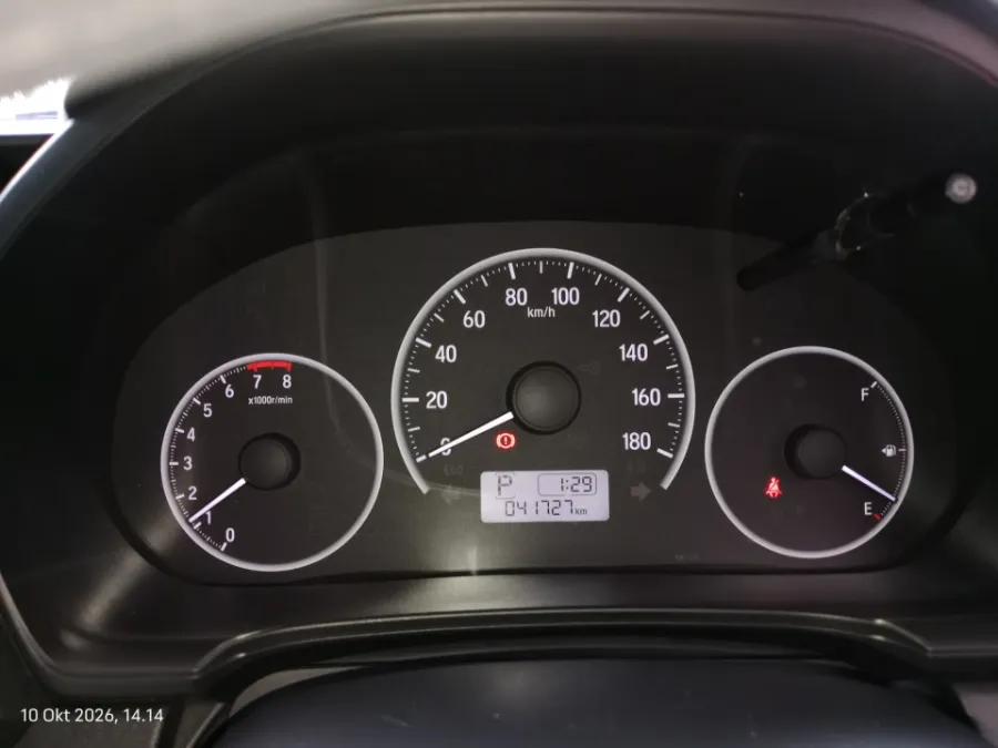 Foto Mobil Bekas Odometer Honda Mobilio 1.5 E tahun 2019