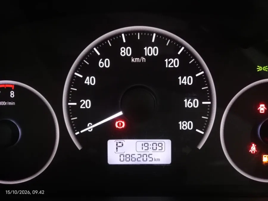Foto Mobil Bekas Odometer Honda Mobilio 1.5 E tahun 2019
