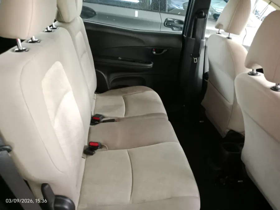 Foto Mobil Bekas Kabin Belakang Honda Mobilio 1.5 E tahun 2020
