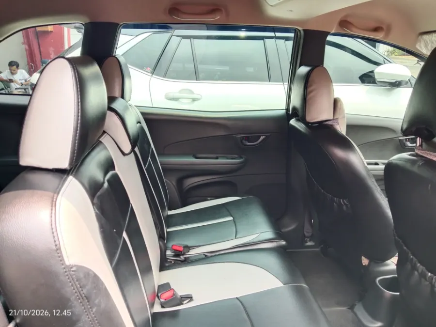 Foto Mobil Bekas Kabin Belakang Honda Mobilio 1.5 E tahun 2020