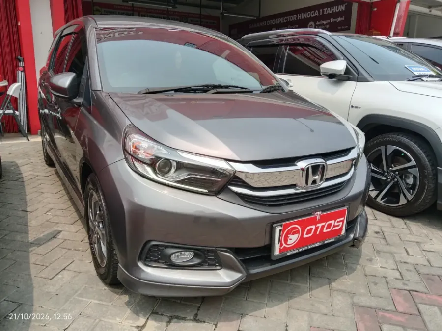 Foto Mobil Bekas Kanan Depan Honda Mobilio 1.5 E tahun 2020