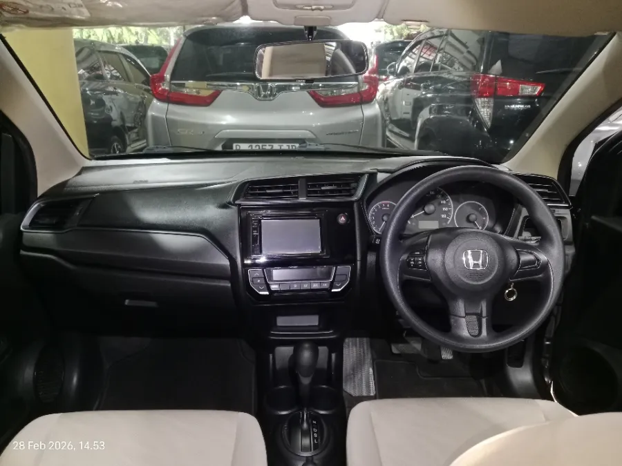 Foto Mobil Bekas Dashboard Honda Mobilio 1.5 E tahun 2021