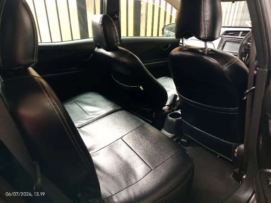 Foto Mobil Bekas Kabin Belakang Honda Mobilio 1.5 E tahun 2021