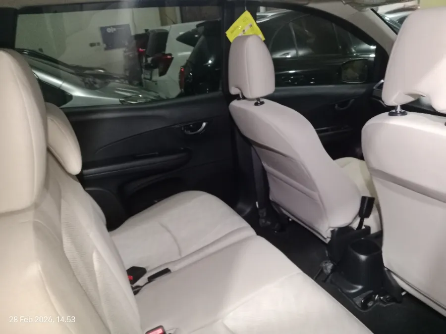 Foto Mobil Bekas Kabin Belakang Honda Mobilio 1.5 E tahun 2021