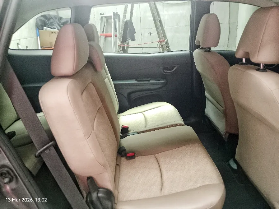 Foto Mobil Bekas Kabin Belakang Honda Mobilio 1.5 E tahun 2021
