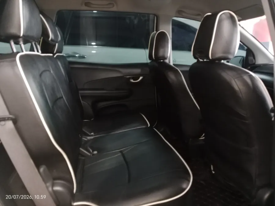 Foto Mobil Bekas Kabin Belakang Honda Mobilio 1.5 RS tahun 2017
