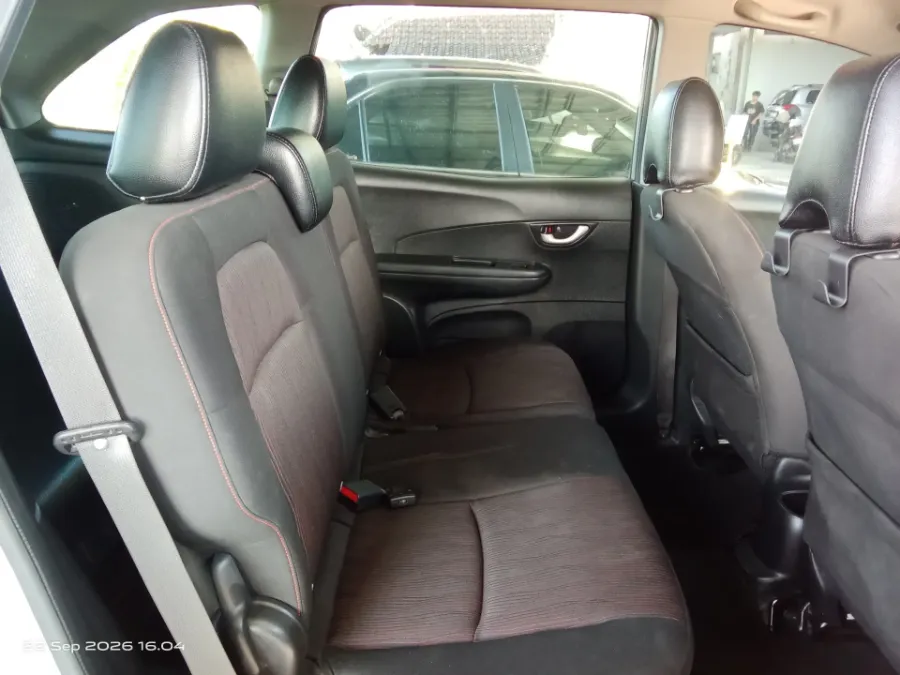 Foto Mobil Bekas Kabin Belakang Honda Mobilio 1.5 RS tahun 2017