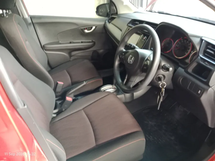 Foto Mobil Bekas Kabin Depan Honda Mobilio 1.5 RS tahun 2017