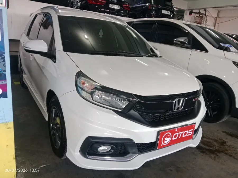 Foto Mobil Bekas Kanan Depan Honda Mobilio 1.5 RS tahun 2017