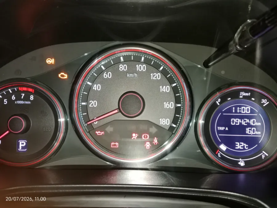 Foto Mobil Bekas Odometer Honda Mobilio 1.5 RS tahun 2017