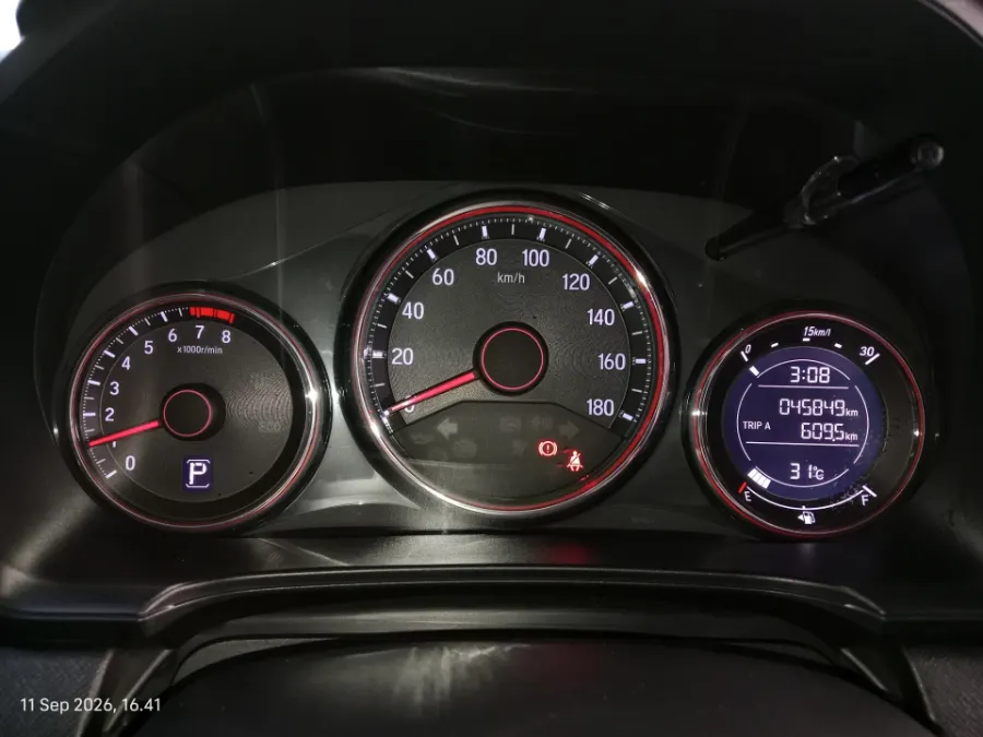 Foto Mobil Bekas Odometer Honda Mobilio 1.5 RS tahun 2017