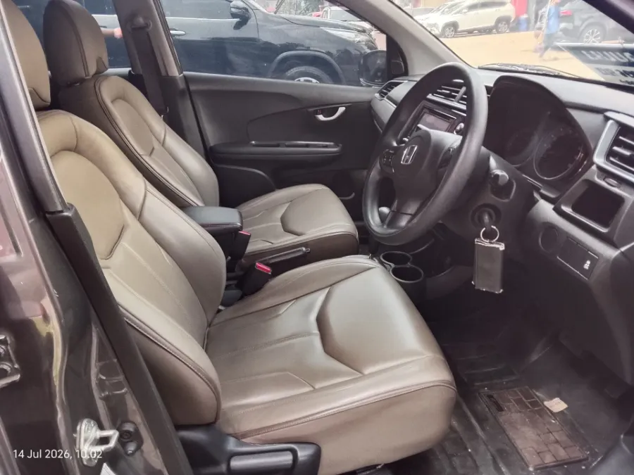Foto Mobil Bekas Kabin Depan Honda Mobilio 1.5 RS tahun 2018