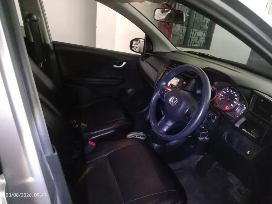 Foto Mobil Bekas Kabin Depan Honda Mobilio 1.5 RS tahun 2018