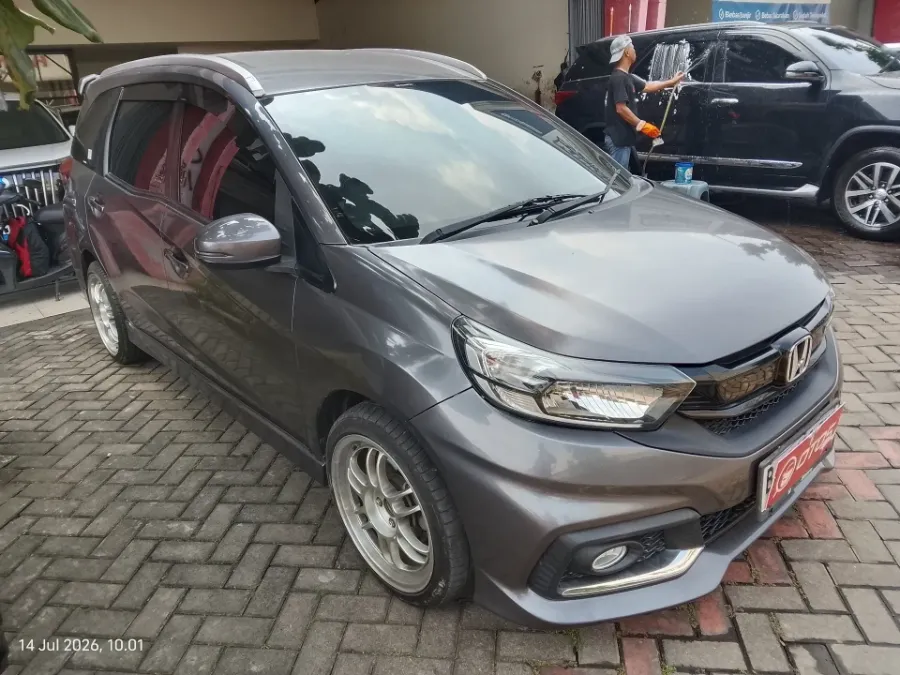 Foto Mobil Bekas Kanan Depan Honda Mobilio 1.5 RS tahun 2018