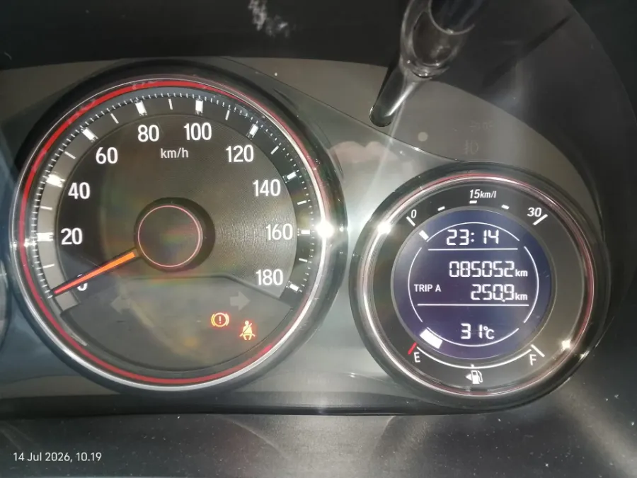 Foto Mobil Bekas Odometer Honda Mobilio 1.5 RS tahun 2018