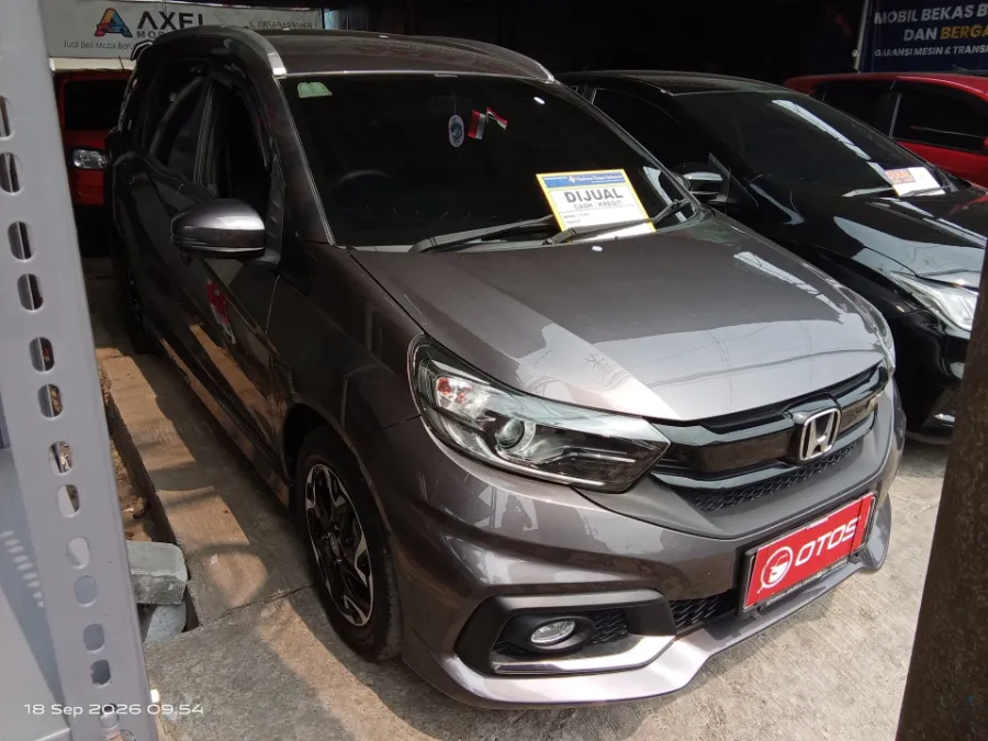 Foto Mobil Bekas Kanan Depan Honda Mobilio 1.5 RS tahun 2019