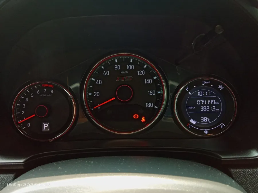 Foto Mobil Bekas Odometer Honda Mobilio 1.5 RS tahun 2019