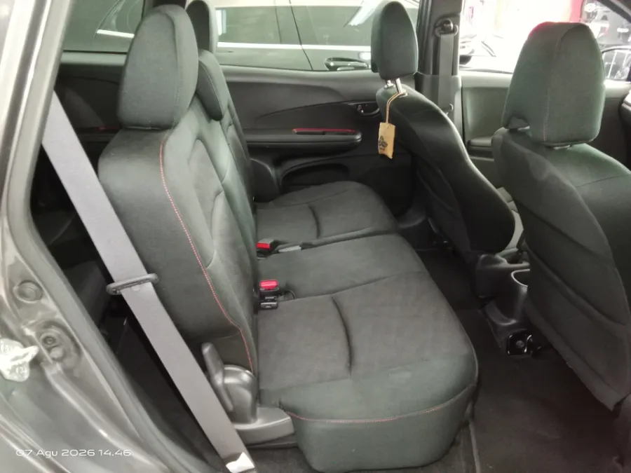 Foto Mobil Bekas Kabin Belakang Honda Mobilio 1.5 RS tahun 2020