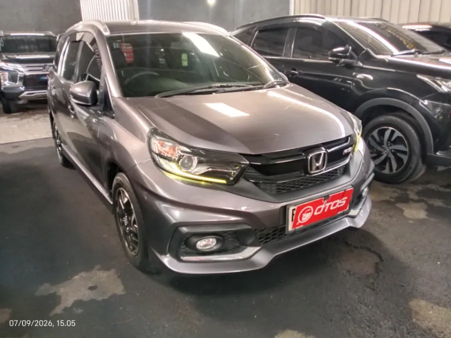 Foto Mobil Bekas Kanan Depan Honda Mobilio 1.5 RS tahun 2020