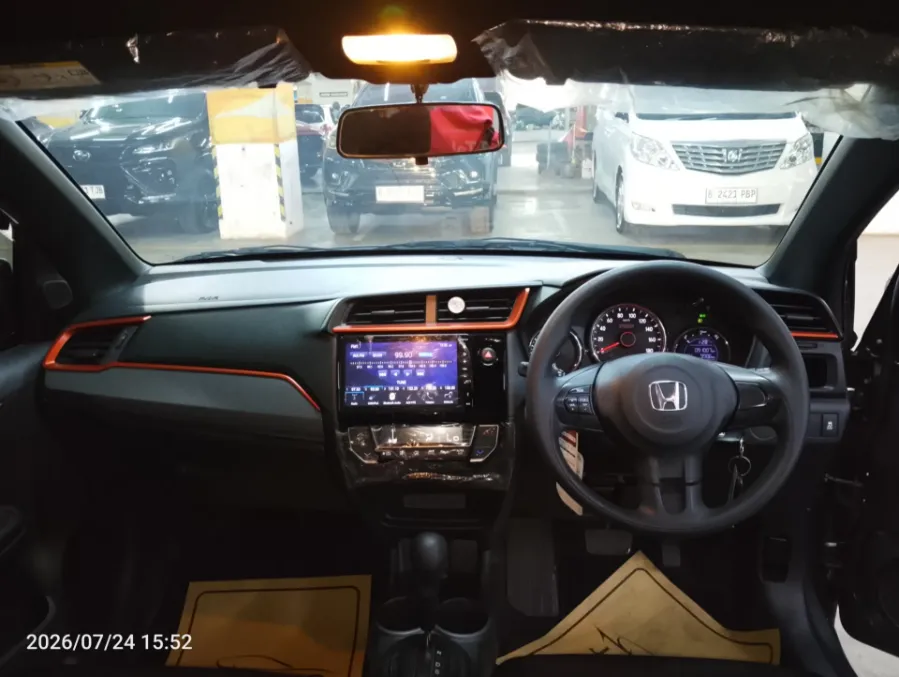 Foto Mobil Bekas Dashboard Honda Mobilio 1.5 RS tahun 2021