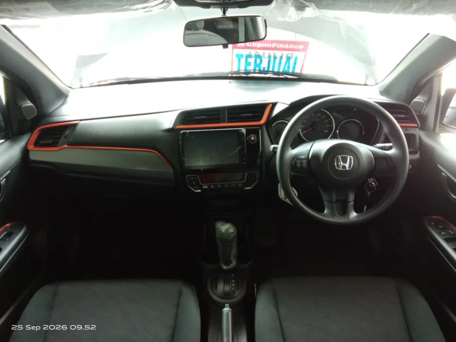 Foto Mobil Bekas Dashboard Honda Mobilio 1.5 RS tahun 2021