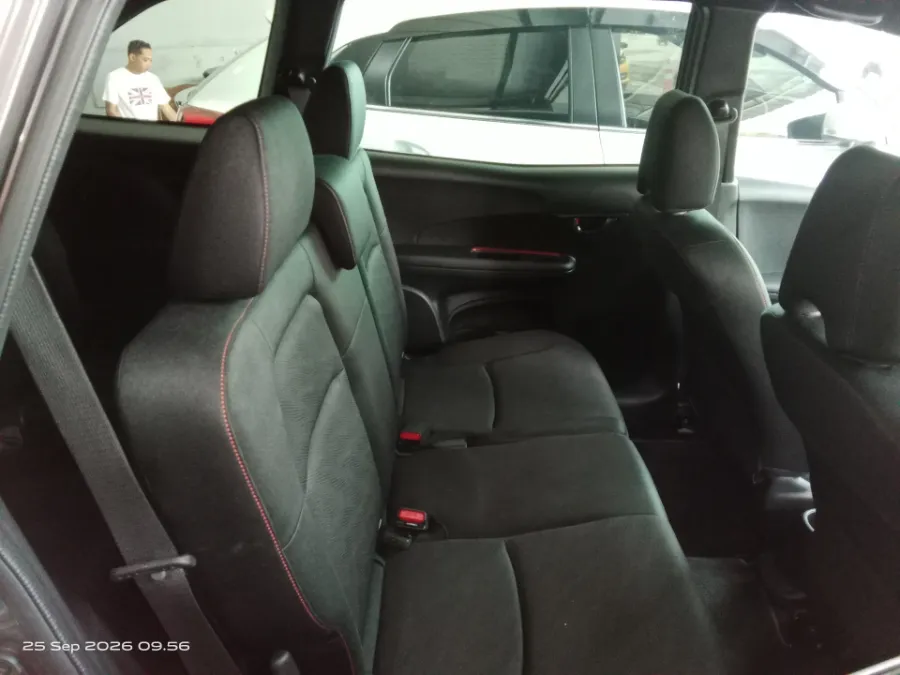 Foto Mobil Bekas Kabin Belakang Honda Mobilio 1.5 RS tahun 2021
