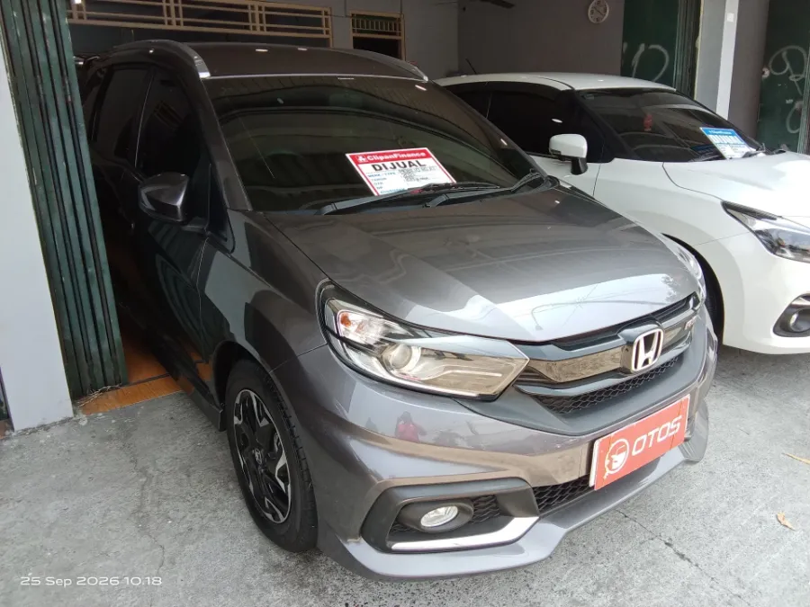 Foto Mobil Bekas Kanan Depan Honda Mobilio 1.5 RS tahun 2021