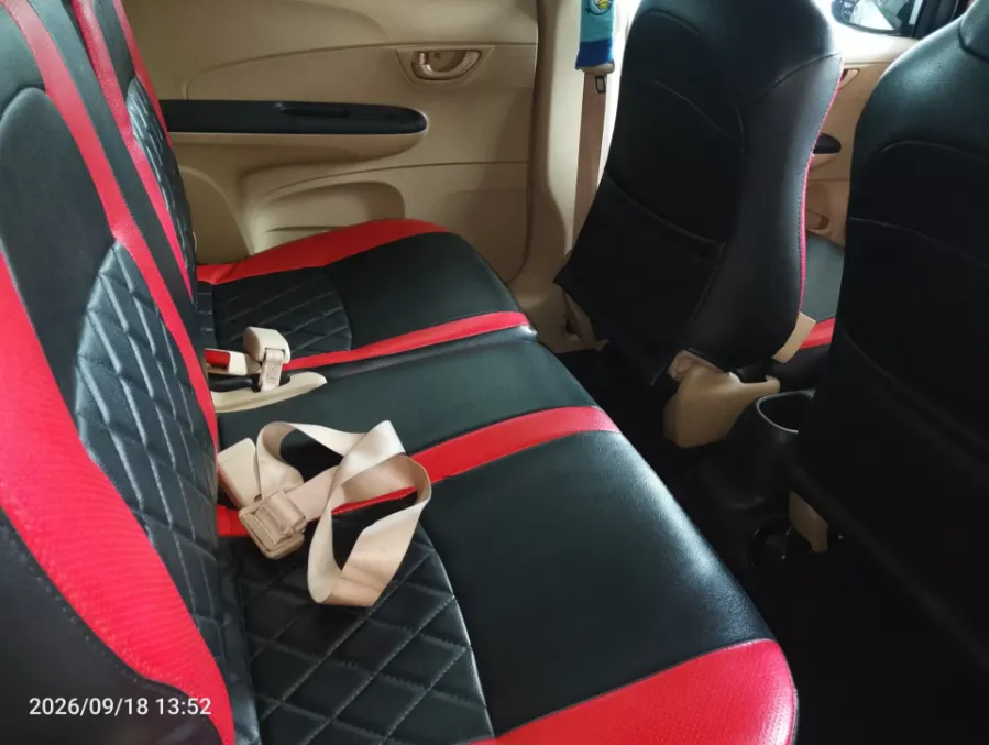 Foto Mobil Bekas Kabin Belakang Honda Mobilio 1.5 S tahun 2016