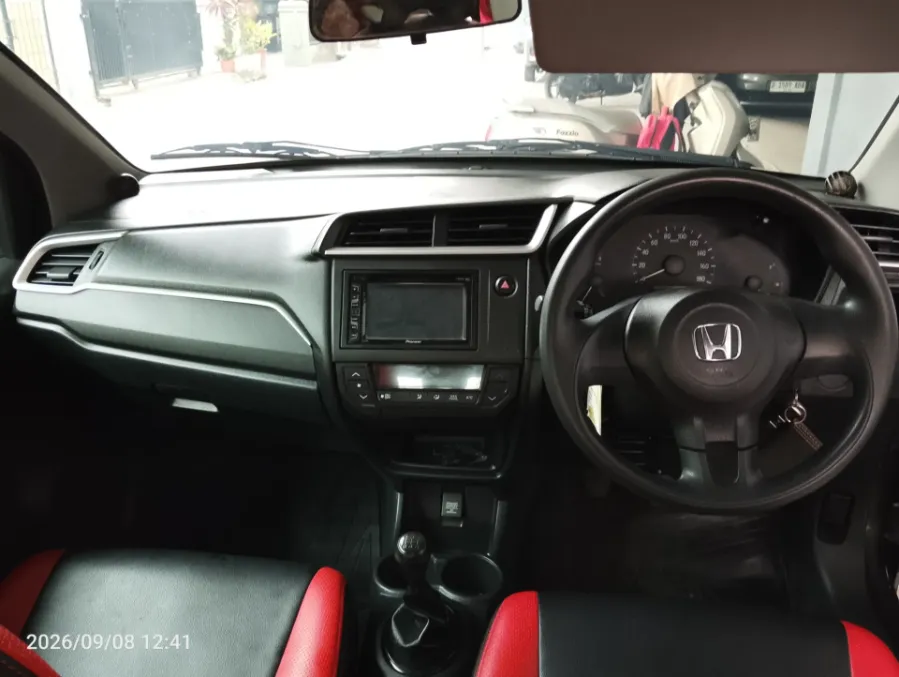 Foto Mobil Bekas Dashboard Honda Mobilio 1.5 S tahun 2017