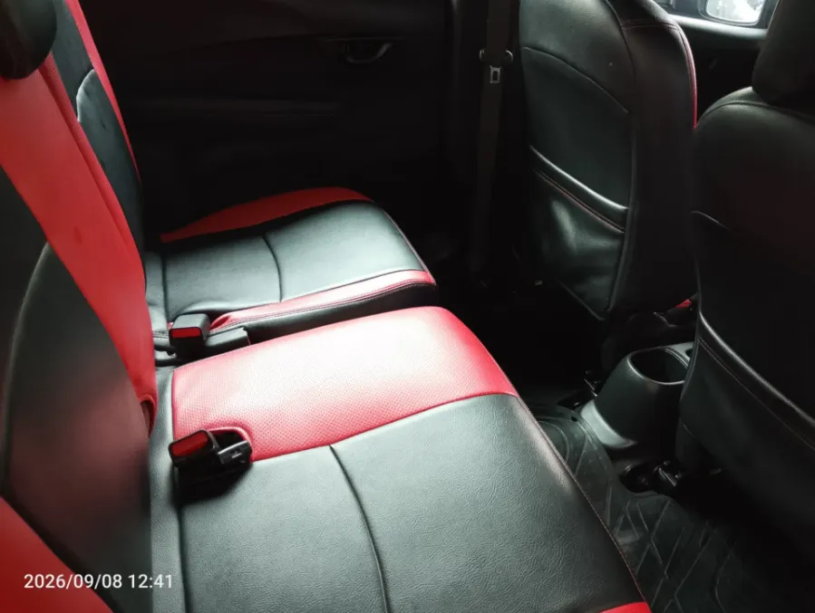 Foto Mobil Bekas Kabin Belakang Honda Mobilio 1.5 S tahun 2017